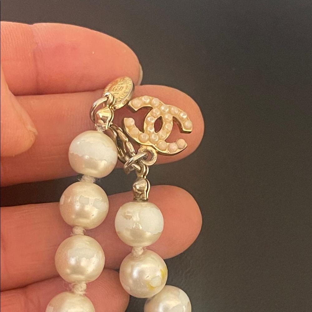CHANEL White Pearl Bracelet with Gold light pink pearl charm Charm - Picture 7 of 11